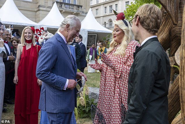 Eine sehr königliche Begegnung!  Gemma Collins traf am Mittwoch auf die Royals, als sie an einem Wohltätigkeitsball für Naturschutz im Lancaster House teilnahm