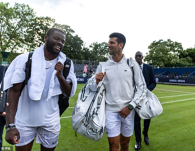Novak Djokovic (rechts) lachte sich durch sein Showmatch gegen Francis Tiafoe