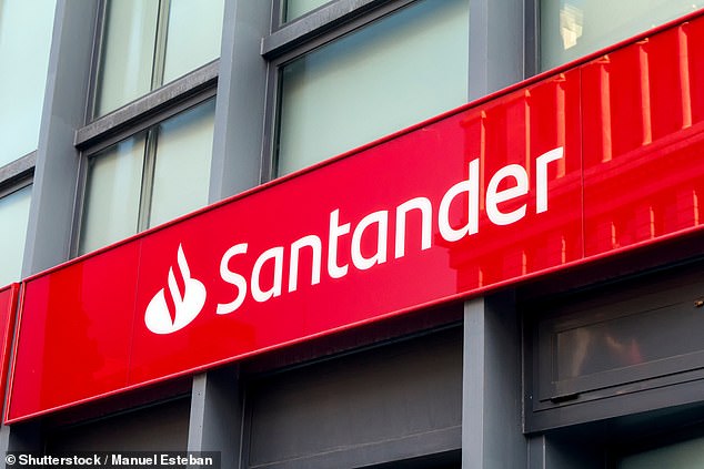 Santander ist die jüngste Bank, die ihr gesamtes Spektrum an Hypothekenverträgen für Neukunden eingestellt hat, da steigende Zinsen weiterhin verheerende Auswirkungen auf den Immobilienmarkt haben (Dateibild)