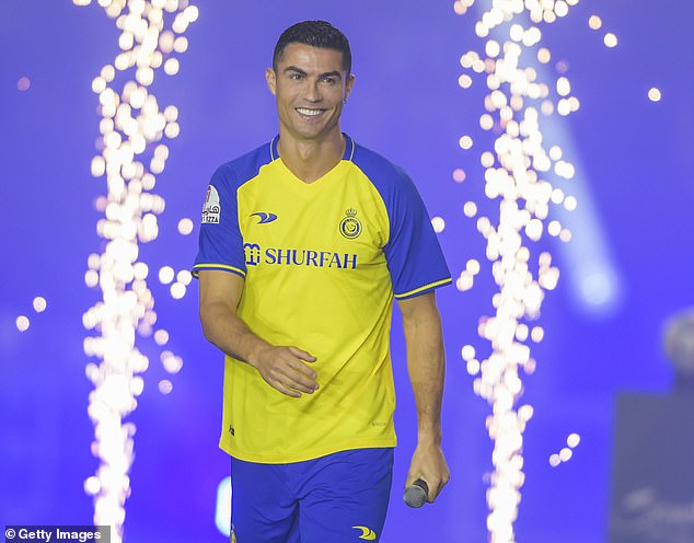 Cristiano Ronaldos Al-Nassr gehört zu den vier saudi-arabischen Vereinen, die vom öffentlichen Investitionsfonds des Landes übernommen wurden [PIF]