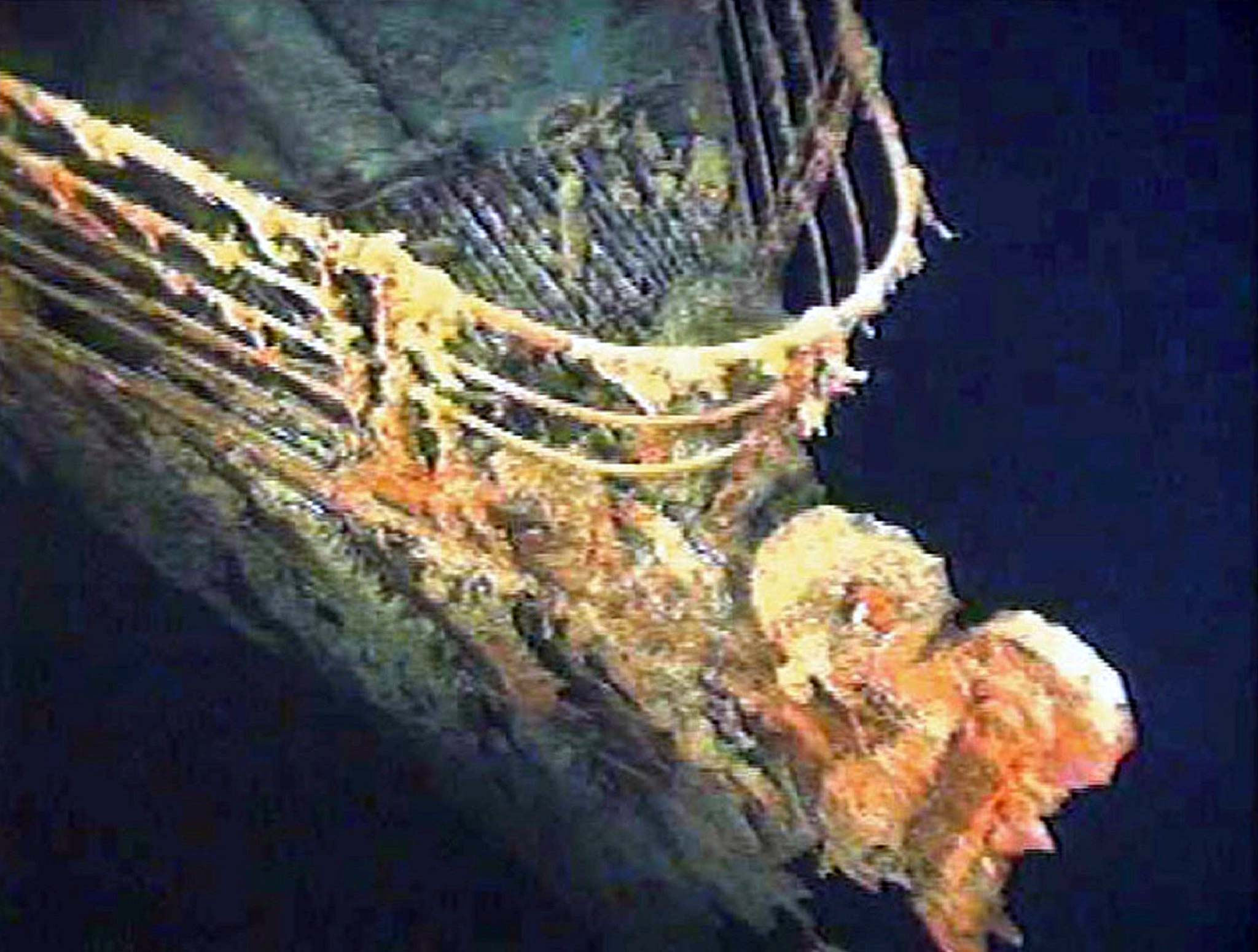 Die Backbordbugreling der Titanic liegt in 12.600 Fuß Wassertiefe etwa 400 Meilen östlich von Nova Scotia.
