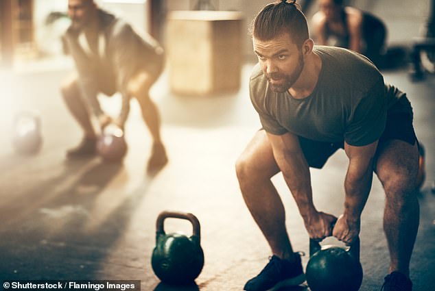 Eine neue Studie legt nahe, dass Männer, die nur ein paar Minuten anstrengenden Sport treiben, sich eher erregt fühlen als diejenigen, die nicht trainieren