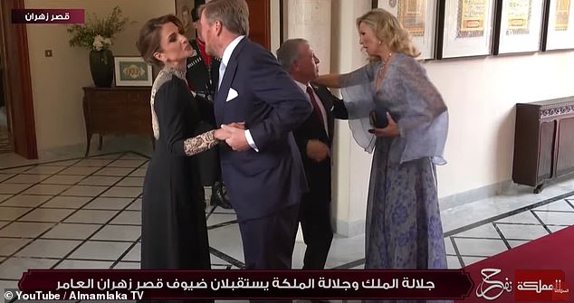 Königin Maxima, 52, im Bild begrüßt König Abdullah II., 61, im Zahran-Palast in Amman vor der königlichen Hochzeit
