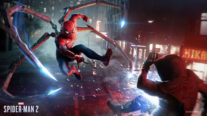 Spider-Man greift in Spider-Man 2 einen Feind an, während er einen Spinnenanzug aus Metall trägt.