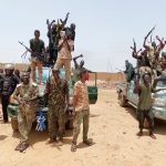 Beschuss und Plünderungen in der sudanesischen Hauptstadt, während sich die Militärgruppen die achte Woche lang bekämpfen