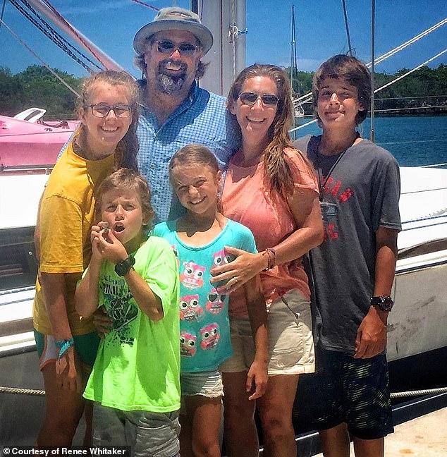 Keith und Renee Whitaker aus Texas haben vor sieben Jahren ihre Jobs gekündigt und sind in See gestochen.  Ihre Kinder – Anna, Jack, Finn und Kate – waren damals 15, 14, 10 und 9 Jahre alt