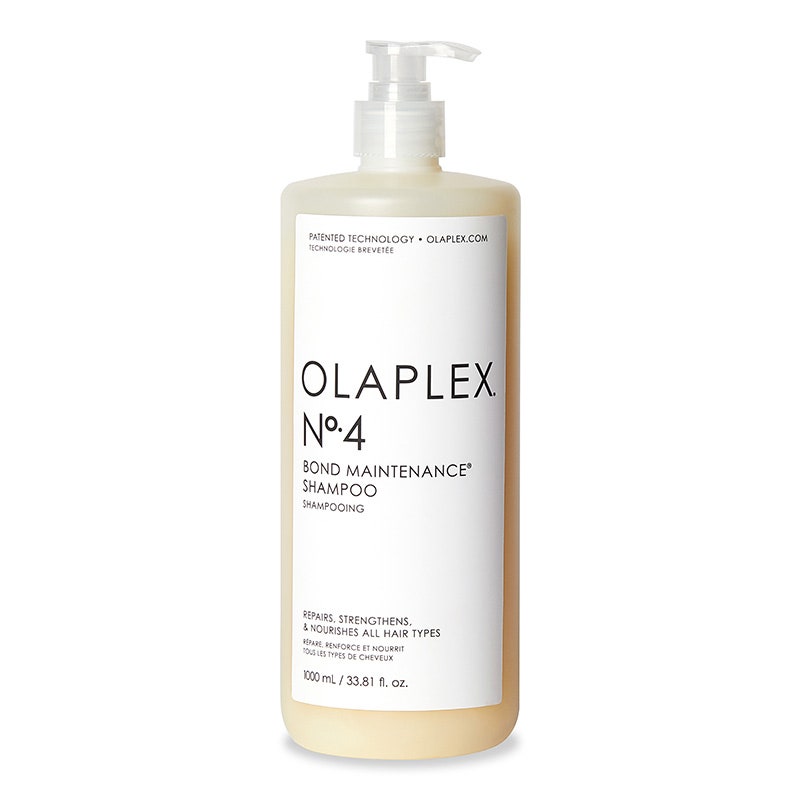 Eine weiße Flasche des Olaplex No. 4 Bond Maintenance Shampoos auf weißem Hintergrund