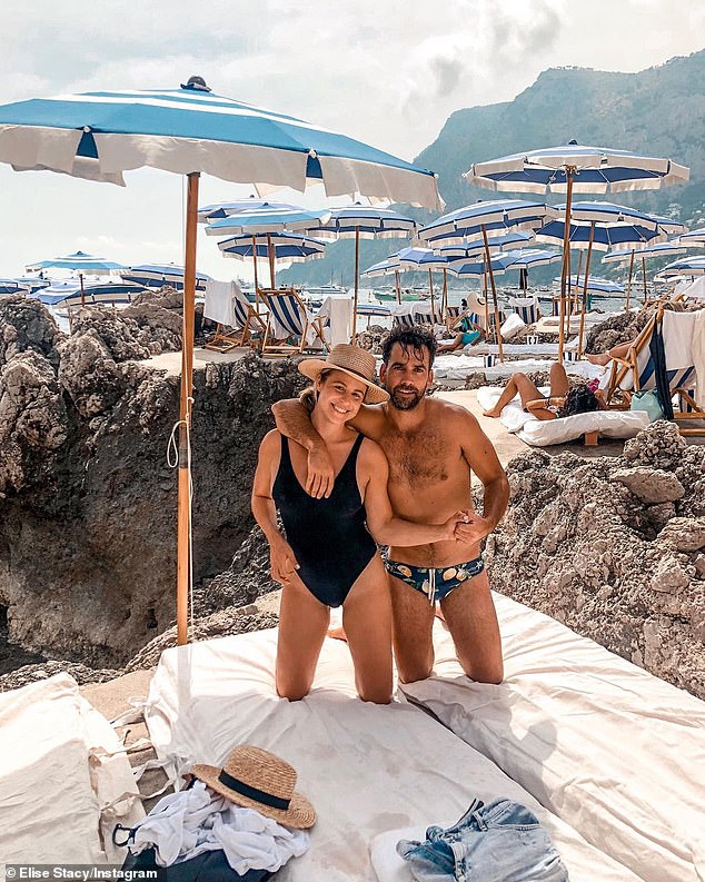 Elise und Justin gaben ihre Beziehung im März 2018 auf Instagram offiziell bekannt und schlossen im April 2021 bei einer Zeremonie unter freiem Himmel im Palm Beach in Sydney den Bund fürs Leben