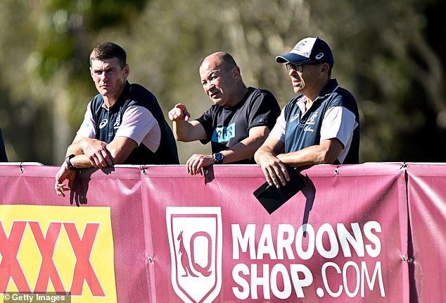 Jones möchte, dass die Wallabies wie die Mannschaft von Queensland Origin spielen (Mitte, abgebildet beim Training der Maroons vor dem zweiten Spiel letzten Monat)
