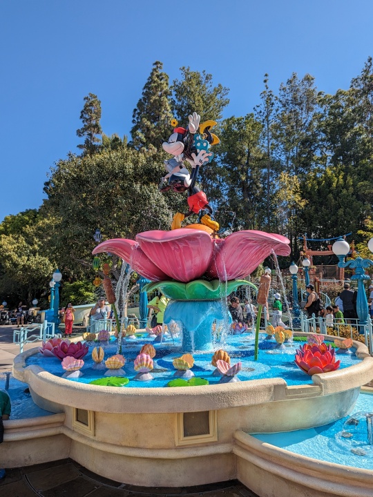 Mickey and Minnie fountain at ToonTown at Disneyland taken with Google Pixel Fold main camera.