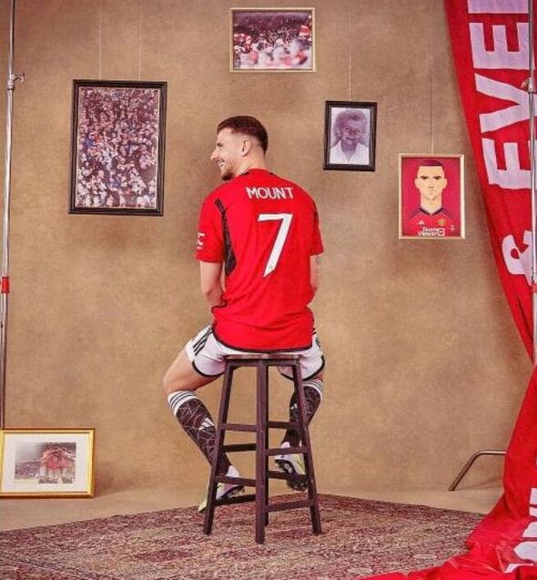 Mount wird das berühmte Trikot Nr. 7 von United tragen, das von David Beckham getragen wird