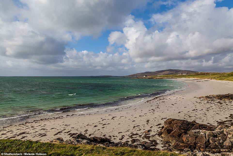 „Begeben Sie sich auf einen gemütlichen Küstenspaziergang“ bei einem Ausflug zum Prince's Beach auf Eriskay auf den Äußeren Hebriden