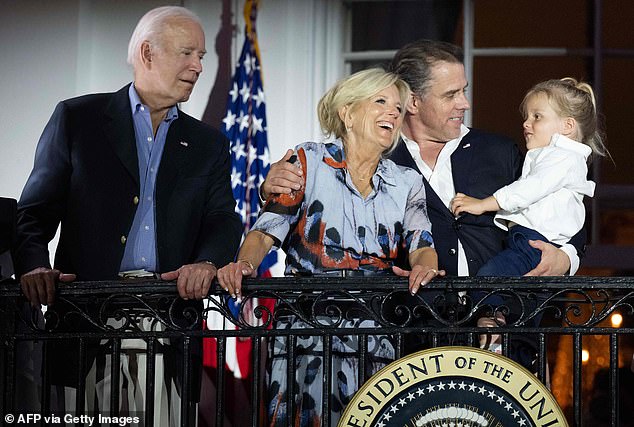 Keiner der Bidens hat die vierjährige Navy Joan getroffen, einschließlich Präsident Joe Biden, First Lady Jill, Hunter und Baby Beau Biden, die zusammen bei der Feier zum 4. Juli am Dienstag fotografiert wurden