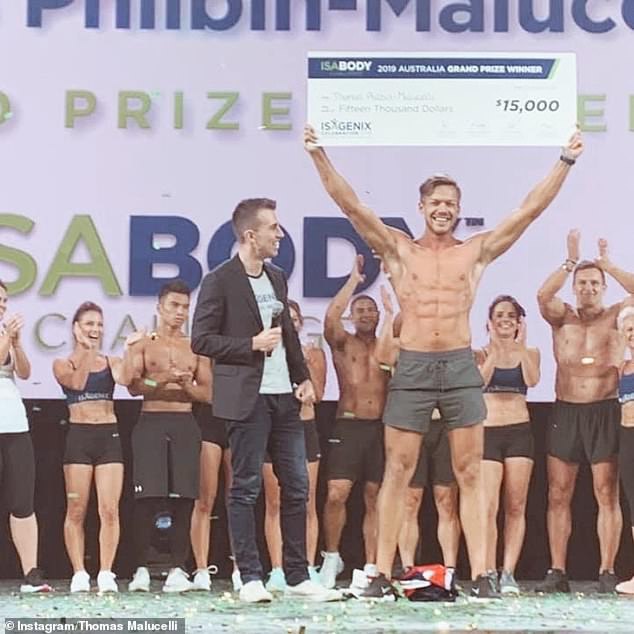 Thomas sagte, es sei ihm gelungen, eine beträchtliche Menge an Muskeln aufzubauen und sein Gewicht von 78.000 auf 92 kg zu steigern.  Die Bemühungen des Adonis im Fitnessstudio haben sich nicht nur optisch ausgezahlt, sondern auch finanziell, denn er gewann 2019 ein Preisgeld von 90.000 US-Dollar, nachdem er einen 16-wöchigen Body-Transformation-Champion-Wettbewerb gewonnen hatte