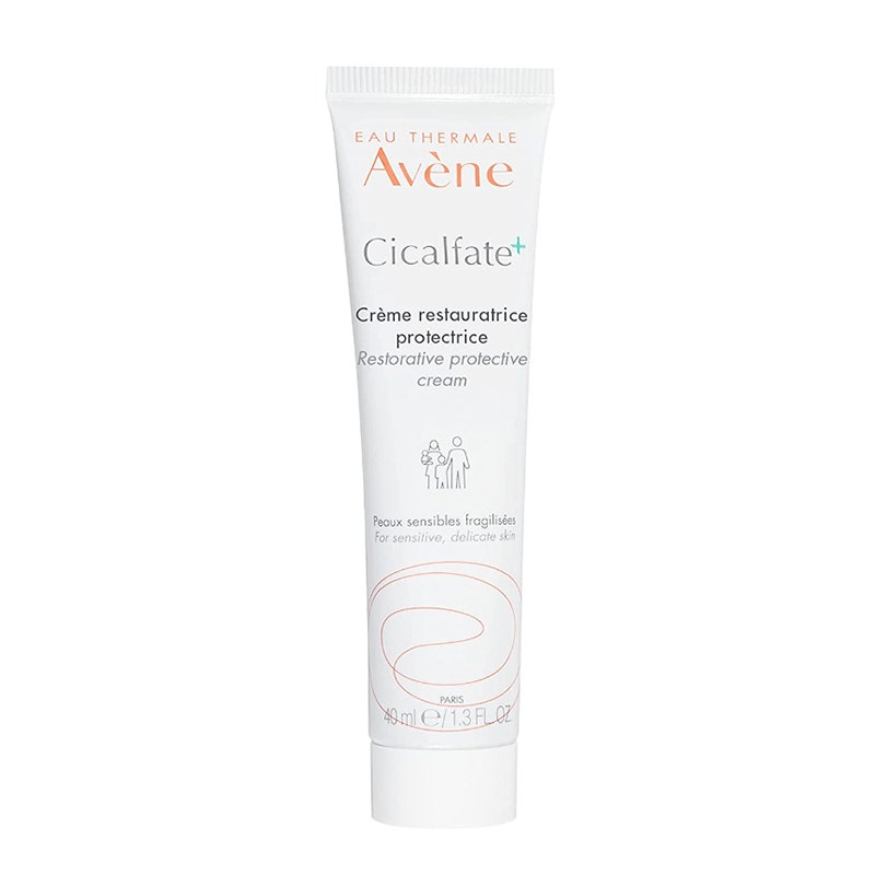 Die Eau Thermale Avène Cicalfate+ Restorative Protective Cream auf weißem Hintergrund