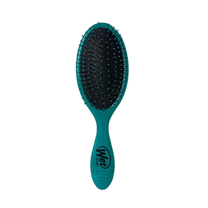 Die blaugrüne Wet Brush Detangler Haarbürste auf weißem Hintergrund