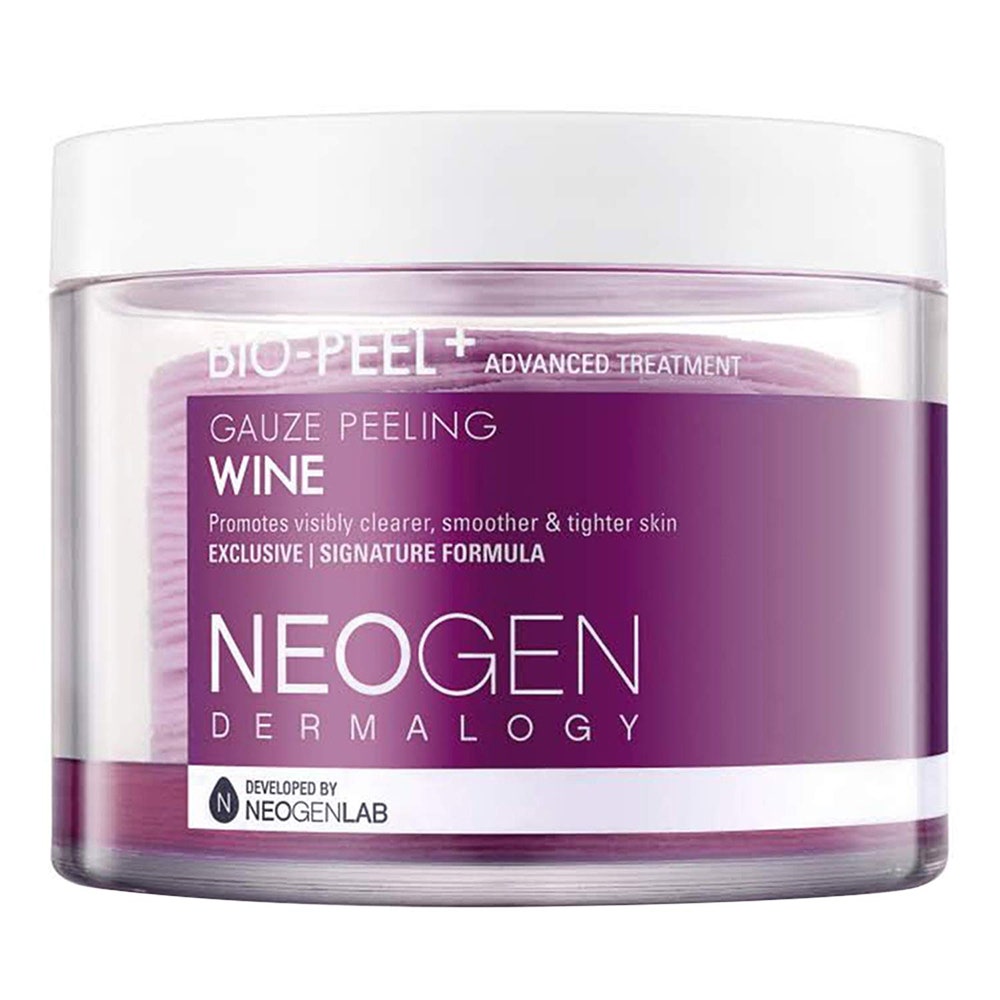 Ein transparentes Glas Neogen Bio Peel Gauze Peeling Wine auf weißem Hintergrund
