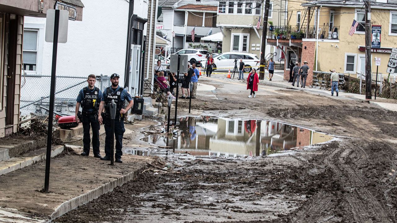 Die Folgen der Überschwemmung in der Main Street in Highland Falls, New York, sind am Montag zu sehen.