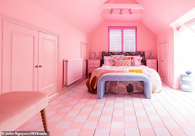 Ihre Liebe zu rosa Innenräumen hat ihr 494.000 Follower auf Instagram eingebracht (@thiscolourfulnest)