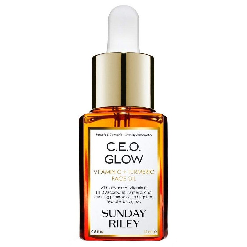Sunday Riley CEO Glow Vitamin C & Turmeric Face Oil orangefarbene Serumflasche auf weißem Hintergrund
