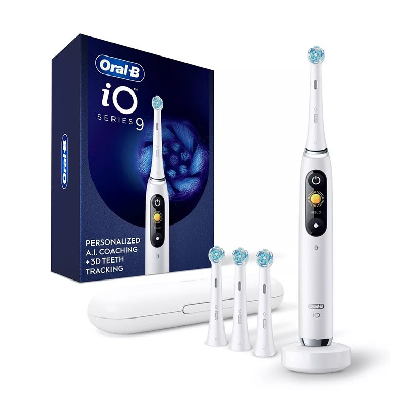 Das elektrische Zahnbürstenset Oral-B iO Series 9 auf weißem Hintergrund