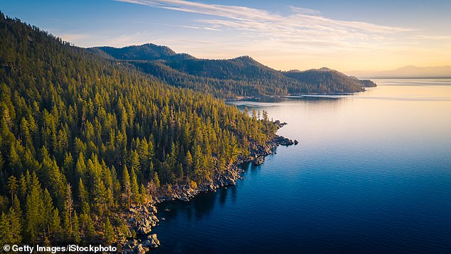 Im Jahr 2021 legte AT&T einen Rechtsstreit bei, indem es sich bereit erklärte, bis zu 1,5 Millionen US-Dollar auszugeben, um acht Meilen giftiger Telefonkabel zu entfernen, die vor Jahrzehnten am Lake Tahoe (im Bild) zurückgelassen wurden