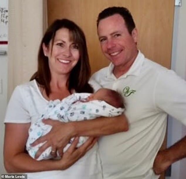 Maria Lewis, ihr Ehemann Stephen und ihr Enkelkind Luke, drei Wochen bevor bei ihr dreifach negativer Brustkrebs diagnostiziert wurde