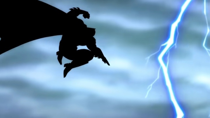 Batman springt mit einem Blitz neben sich durch den Nachthimmel "Batman: Der dunkle Ritter kehrt zurück."