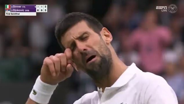 Djokovic wischte sich bei seinem Wimbledon-Halbfinalsieg über Jannik Sinner scherzhaft die Tränen weg