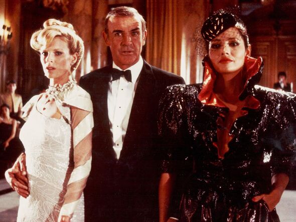 Sean Connery als Bond mit Barbara Bach und Kim Basinger