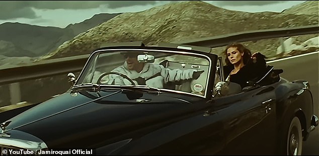 Das Auto war im gesamten Musikvideo zu sehen, das 2002 in Marbella mit der Sängerin und Model Heidi Klum gedreht wurde