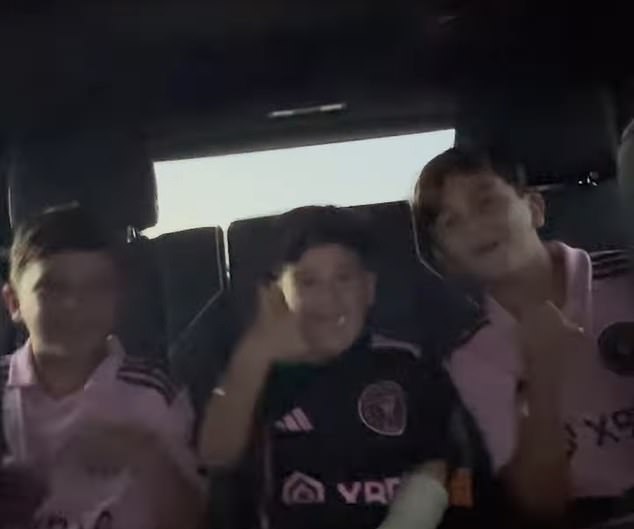 Antonela teilte auch ein Video ihrer drei Söhne in Miami-Trikots, in denen sie den Teamnamen singen