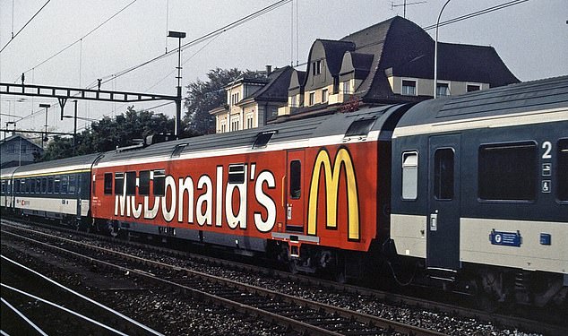 Als McDonald's wieder an Land ging, experimentierte er 1993 mit der Eröffnung eines Zugrestaurants