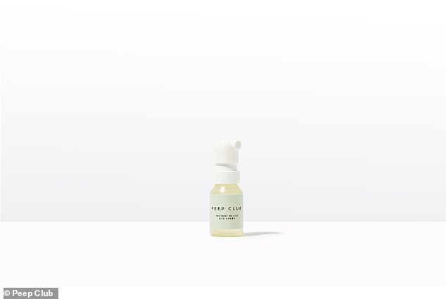 Das Spray „spendet spürbar Feuchtigkeit und polstert die empfindliche Haut um die Augen auf und verbessert den Tragekomfort und das Aussehen den ganzen Tag über.“