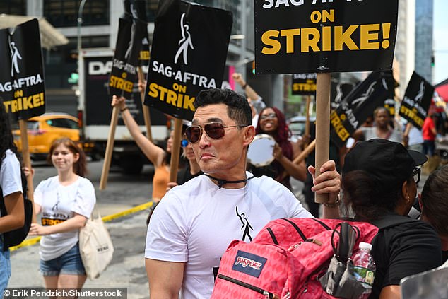Streik: SAG-AFRTA, die Gewerkschaft, die über 160.000 Schauspieler vertritt, streikt gleichzeitig mit WGA, die 11.000 Schriftsteller vertritt;  Daniel Dae Kim im Bild