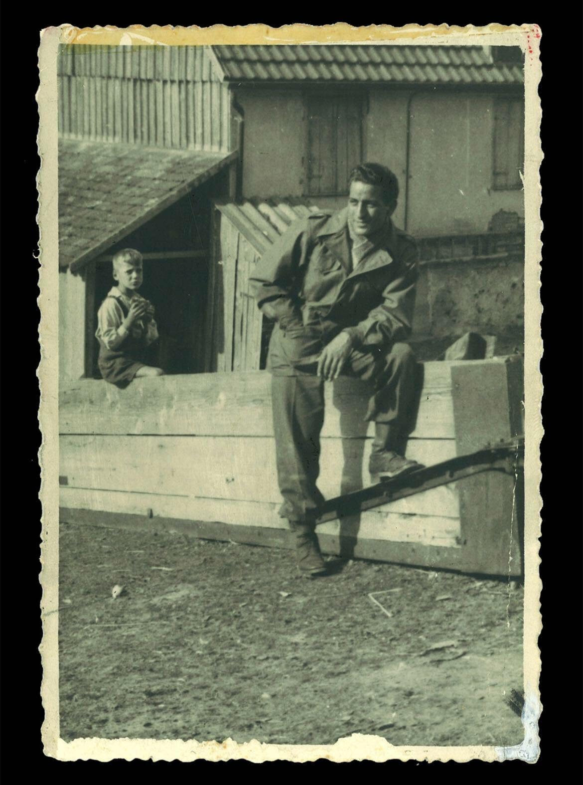 Tony Bennett in Uniform während des Zweiten Weltkriegs