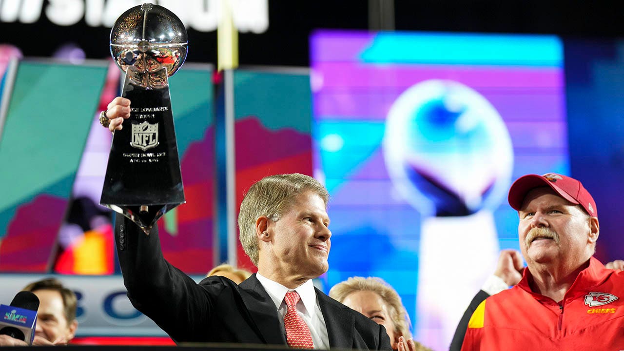 Andy Reid und Clark Hunt feiern den Gewinn des Super Bowl