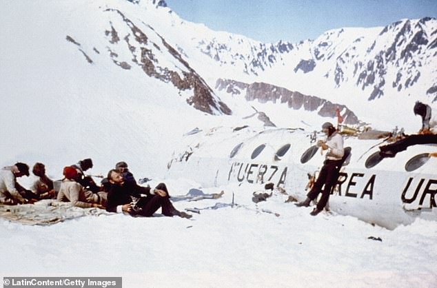 Die Überlebenden des Anden-Flugzeugabsturzes von 1972 waren gezwungen, ihre Mitpassagiere zu essen, um zu überleben – doch sie beharren in ihren Berichten darauf, dass das gefrorene Fleisch geschmacklos sei