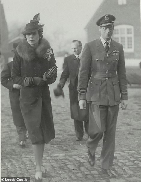 Lady Baillie und Prinz Edward, der Herzog von Kent, werden 1940 gemeinsam fotografiert