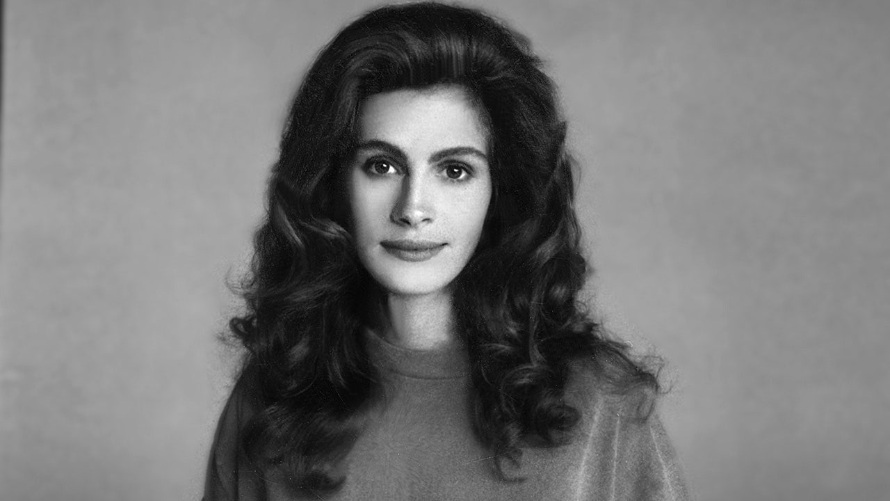 black and white photo of Julia Roberts from 1989