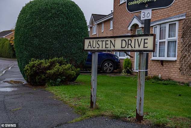 Here, Austen Drive is spelt with an E