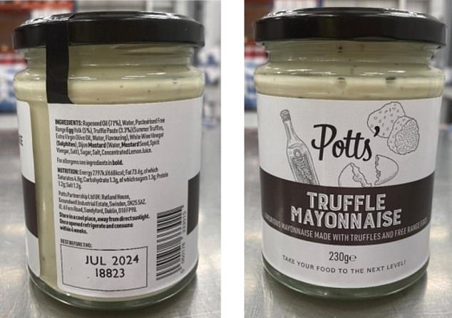 Pott's Trüffelmayonnaise, die im Billigsupermarkt Lidl verkauft wird, wird von seinem Lieferanten Potts Partnership Ltd zurückgerufen, weil er befürchtet, sie sei mit Listeria monocytogenes kontaminiert