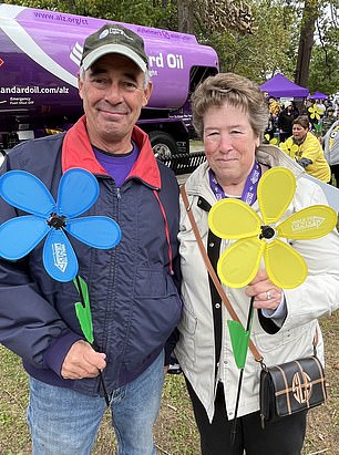 Jim Sirois und seine Frau Sue.  Bei Jim wurde vor mehr als drei Jahren Alzheimer im Frühstadium diagnostiziert, und seit er mit Donanemab begonnen hat, ist seine Krankheit „wirklich nicht weiter fortgeschritten“.