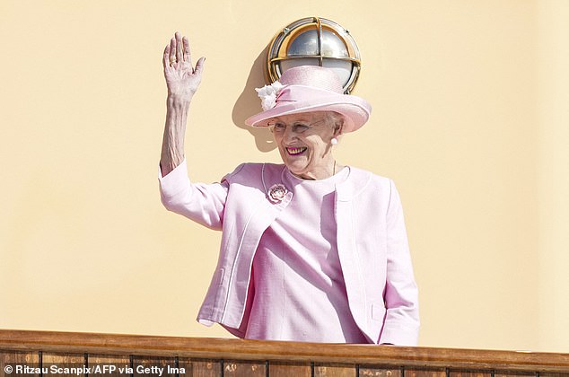 Auf Wiedersehen für den Sommer!  Königin Margrethe begann ihre Sommerferien, als sie gestern Nachmittag in Sonderborg ankam