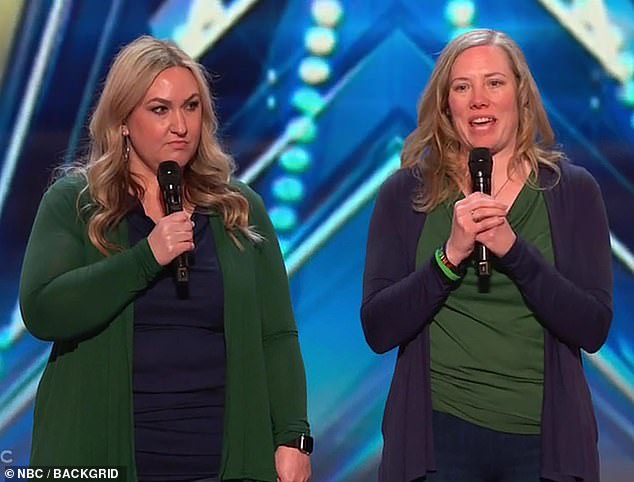 Ein unvergesslicher Akt: Die Casting-Episode endete damit, dass „2 Moms United by One Heart“ mit den Müttern Holly Campbell und Kim Scadlock die Bühne betrat