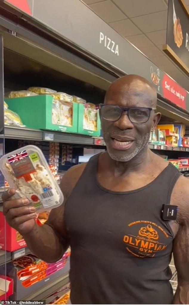 Eddie Abbew hat das Video erstellt, um seine 366.000 TikTok-Follower über das Lesen des Etiketts beim Kauf von Lebensmitteln aufzuklären, die als „einfach“ präsentiert werden.
