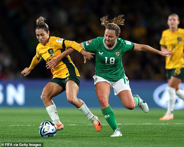 Katrina Gorry (links) spielte für die Matildas im Auftaktspiel der Weltmeisterschaft gegen Irland die Hauptrolle