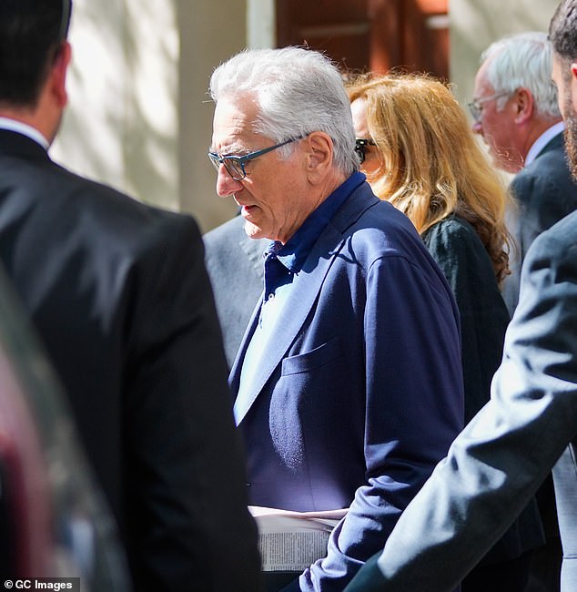 Robert De Niro wird am Donnerstag bei der Trauerfeier seines Enkels Leandro in New York City gesehen