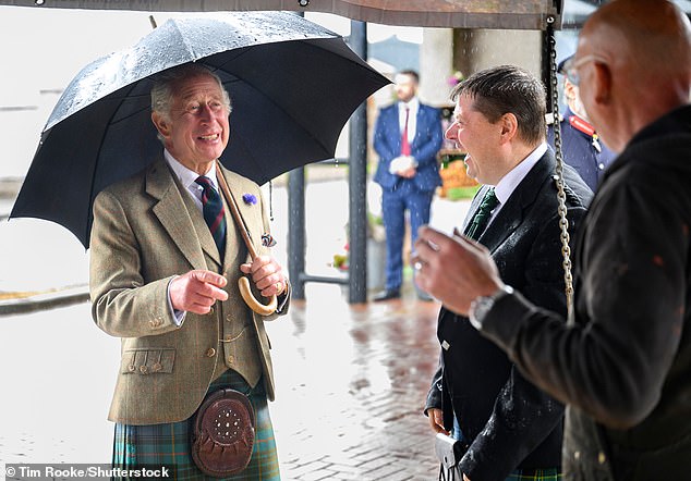 The King didn't let the wet weather dampen his good mood and appeared in great spirits as he spoke with the owners