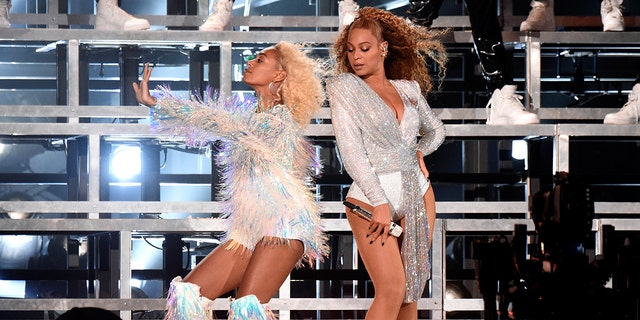 Beyonce and Solange performing together 